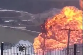 Evacúan a 50 personas por explosión en ducto de Pemex en Baja California, anuncia gobernadora