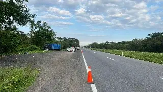 Cierre parcial de circulación en carretera de Veracruz; tome precauciones