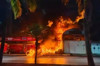 Incendio consume vulcanizadora en Córdoba y deja un lesionado