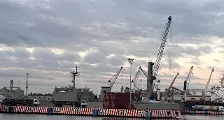 Continúa el buque Papaloapan en Veracruz