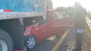 Cierre por fuerte choque en autopista que lleva al puerto de Veracruz. Precaución