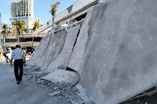 Por unos segundos, trabajador se salvó de que le cayera techo en Mercado de Artesanías de Veracruz