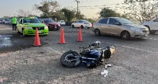 Motociclista atropella a dos personas en la carretera que va hacia Puente Moreno