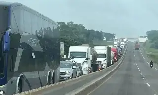 Tome precauciones, hay cierre de circulación en autopista de Veracruz