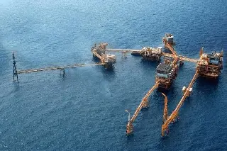 Reportan asalto de dos plataformas petroleras en Campeche