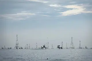 EU relaja restricciones para que petroleras estadounidenses operen en Venezuela