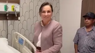 Rocío Nahle visita en el hospital a madre e hija atropelladas en la Boca del Río - Paso del Toro