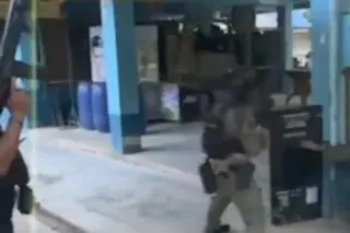 Irrumpe a tiros en escuela y toma como rehenes a estudiantes y profesores en Tailandia (+Video)