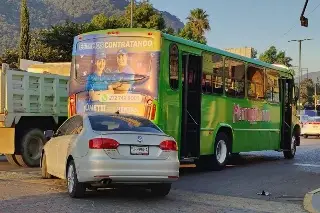 Choque en Río Blanco deja daños y cierre vial