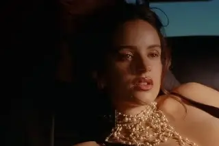 Rosalía protagoniza junto a su 'pareja invisible' el videoclip de 'Sauvignon Blanc'