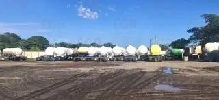 FGR asegura 149 vehículos y más de 82 mil litros de huachicol en Minatitlán, Veracruz