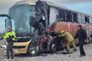 Tragedia en Sonora: choque entre tráiler y autobús deja 25 muertos