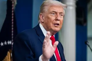 Trump dice que cambio de régimen en Irán sería 'lo mejor' y eleva presión militar