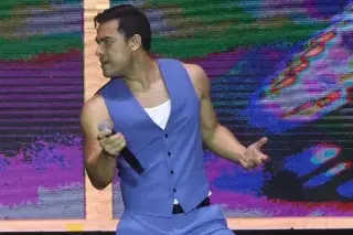Carlos Rivera deleitó por casi tres horas de concierto a los Veracruzanos