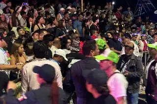 Retrasos, gradas rebasadas y conatos de bronca, en el primer desfile del Carnaval de Veracruz (Fotos y VIDEO)