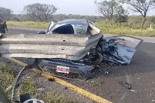 Aparatoso accidente en carretera de Veracruz; hay cierre parcial 