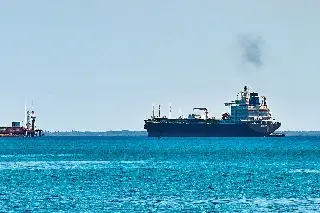 Entra a un puerto cubano petrolero con carga en pleno bloqueo energético de EU