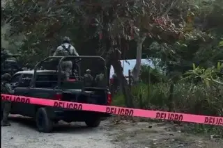 Encuentran camioneta de paquetería en Coatzintla; repartidor está desaparecido