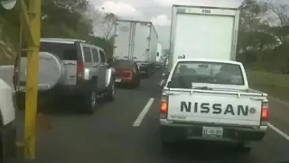 Hay cierre parcial de circulación en autopista de Veracruz; conoce la razón 