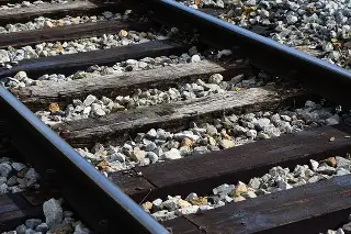 Al menos cuatro heridos deja choque de trenes en Sonora