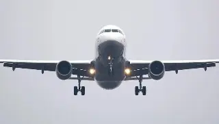 Se queja pasajero por retraso de vuelo en Veracruz; reportan falla