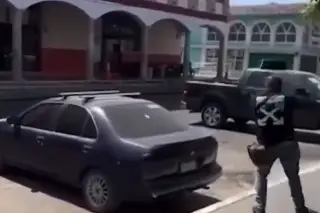 Filtran video de ataque armado contra presidencia municipal de Jiquilpan, Michoacán