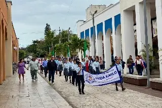 Conmemoran el Día de la Bandera con desfile en Boca del Río 