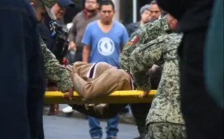 Estudiantes se desmayan en evento oficial del Día de la Bandera en Xalapa