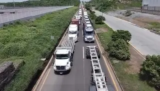 Sigue el alto riesgo para transportistas en carreteras de Michoacán, advierte Canacar 