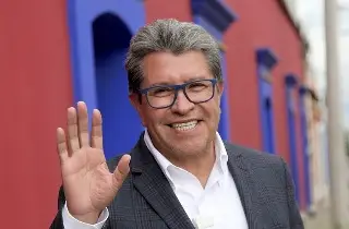 Monreal apoya reducción de representación en el Senado