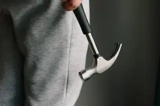 Muere mujer atacada a martillazos por su hijo 