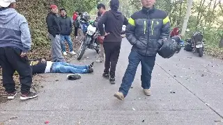 Choque frontal de motos deja un fallecido en carretera cerca de Xalapa 