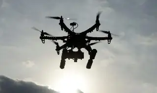 Suecia intercepta dron que se dirigía a portaaviones francés estacionado en un puerto