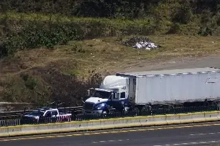 Recuperan tráiler robado en la autopista Orizaba–Puebla