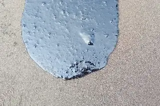 Cierran playas de Pajapan por derrame de hidrocarburos