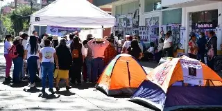 Colectivos mantienen bloqueos por presuntas violaciones a derechos humanos