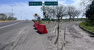 Reportan cierre vial en distribuidor vial de la Cabeza Olmeca en Veracruz 