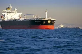 Trump anuncia seguros federales y posible escolta naval para navíos de carga en el estrecho de Hormuz