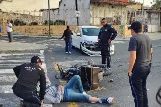 Motociclista lesionado tras choque contra auto particular en Orizaba