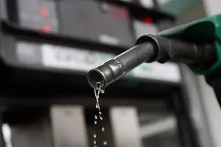 China suspende todas sus exportaciones de hidrocarburos por guerra en Irán