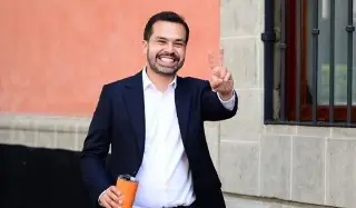 Líder de MC rechaza alianza opositora para 2027 propuesta por el PRI