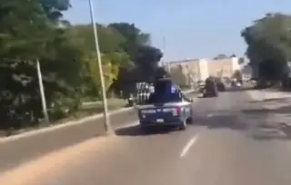 Fuerte movilización policiaca por presunta balacera en refinería Olmeca, en Tabasco