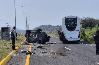 Aparatoso accidente en la carretera Antón Lizardo-Boca del Río 