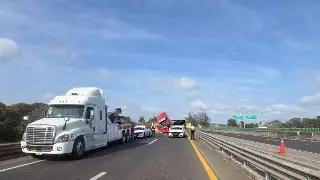 Cierre parcial de circulación en carretera de Veracruz; tome precauciones