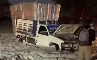 Tormenta con granizada deja autos atrapados en autopista México - Pachuca