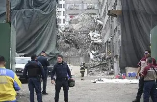 Rescatan tercer cuerpo tras colapso de edificio en CDMX