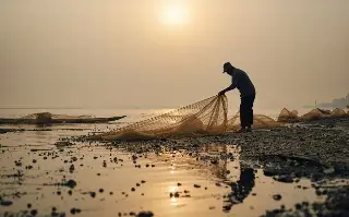 Derrame de hidrocarburo amenaza pesca y arrecifes en Veracruz