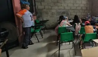 A 5 meses de inundación, estudiantes toman clases en casas prestadas en Poza Rica, Veracruz 