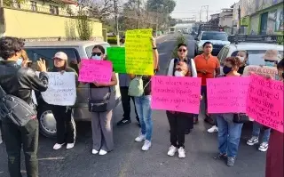 Esto es lo que exigen padres de familia que realizan bloqueo en Coatepec