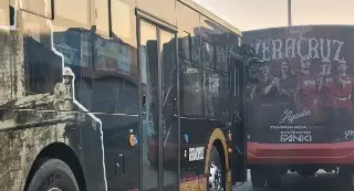 Chocan camiones en avenida Ejército Mexicano de Boca del Río 